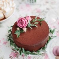 4 Essential Bakery Supplies For Cake Decoration
